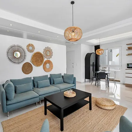 Newly Built With Direct Pool Access Апартаменты *