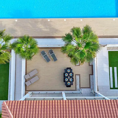 Newly Built With Direct Pool Access Rojales