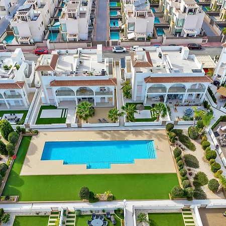 Newly Built With Direct Pool Access Rojales