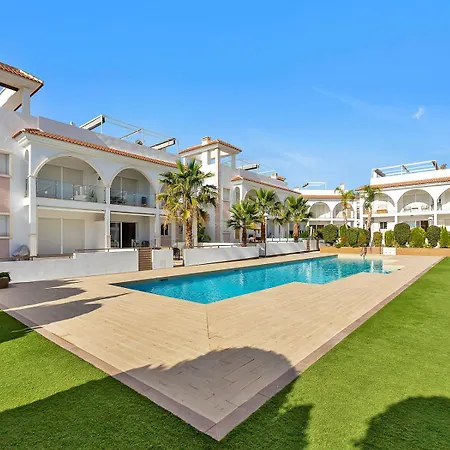 Newly Built With Direct Pool Access * Rojales