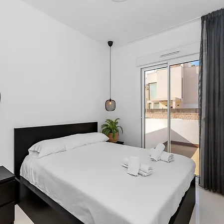 Newly Built With Direct Pool Access Апартаменты