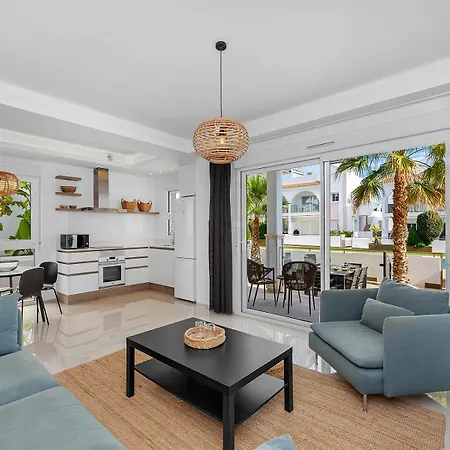 Newly Built With Direct Pool Access * Rojales