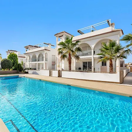 Newly Built With Direct Pool Access Апартаменты *