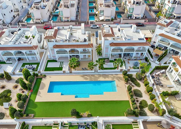 Newly Built With Direct Pool Access Rojales