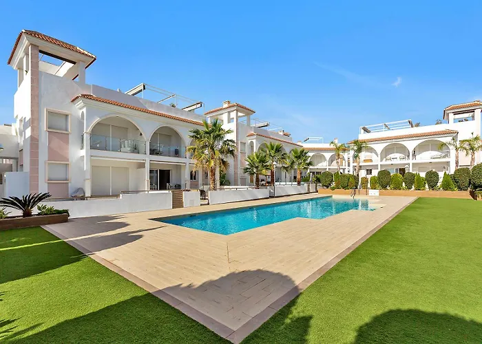 Newly Built With Direct Pool Access * Rojales