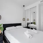 Newly Built With Direct Pool Access Apartamento *