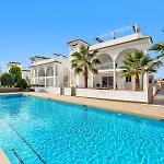Newly Built With Direct Pool Access Apartamento *