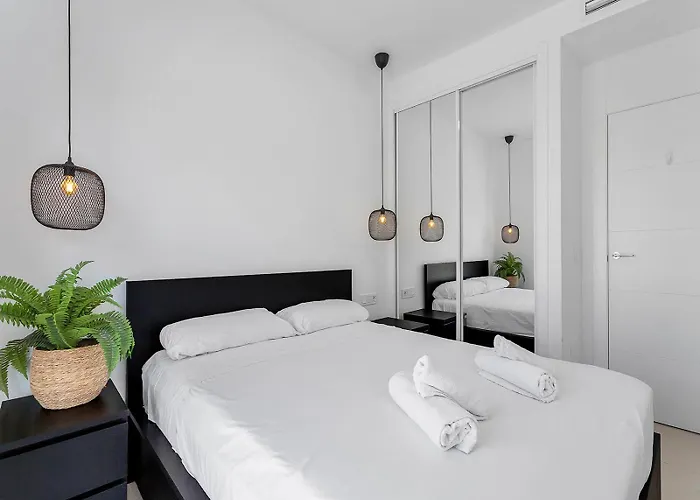 Newly Built With Direct Pool Access 公寓 *