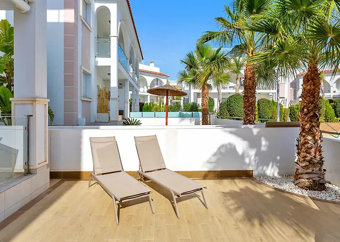 公寓 Newly Built With Direct Pool Access *