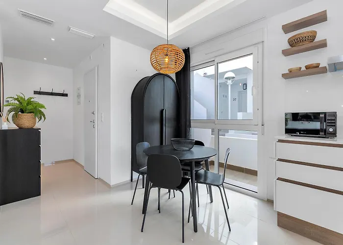 公寓 Newly Built With Direct Pool Access 罗雅勒斯